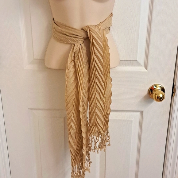 🌴 NWOT Scarf With Fringe - Picture 6 of 8